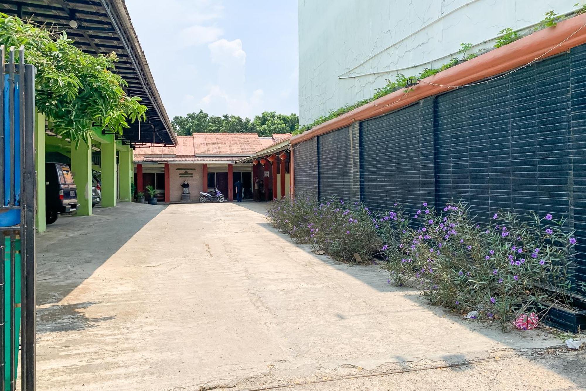 Penginapan Losmen Ayu Pamanukan Redpartner Pamanukan Hilir Exterior photo