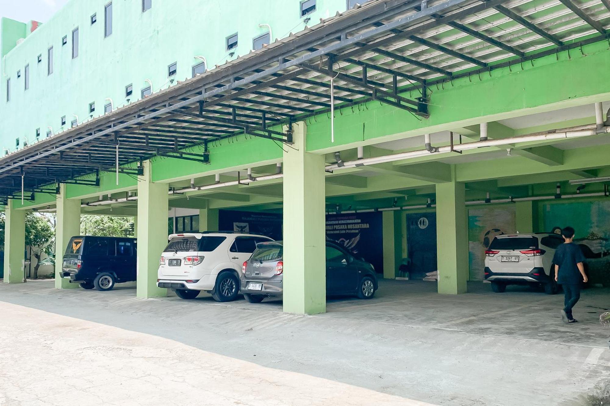Penginapan Losmen Ayu Pamanukan Redpartner Pamanukan Hilir Exterior photo