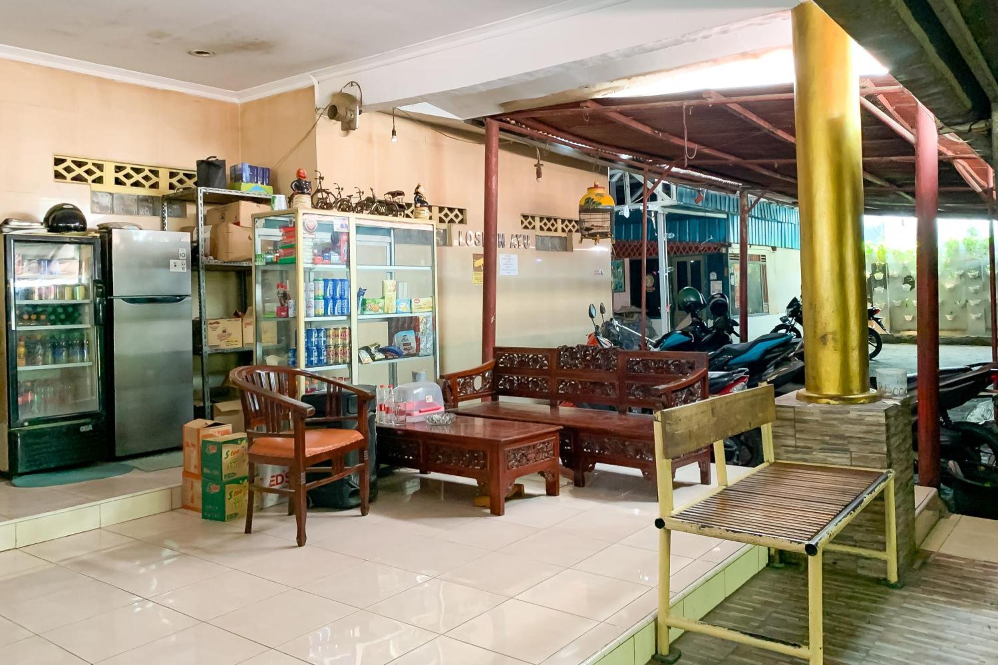 Penginapan Losmen Ayu Pamanukan Redpartner Pamanukan Hilir Exterior photo